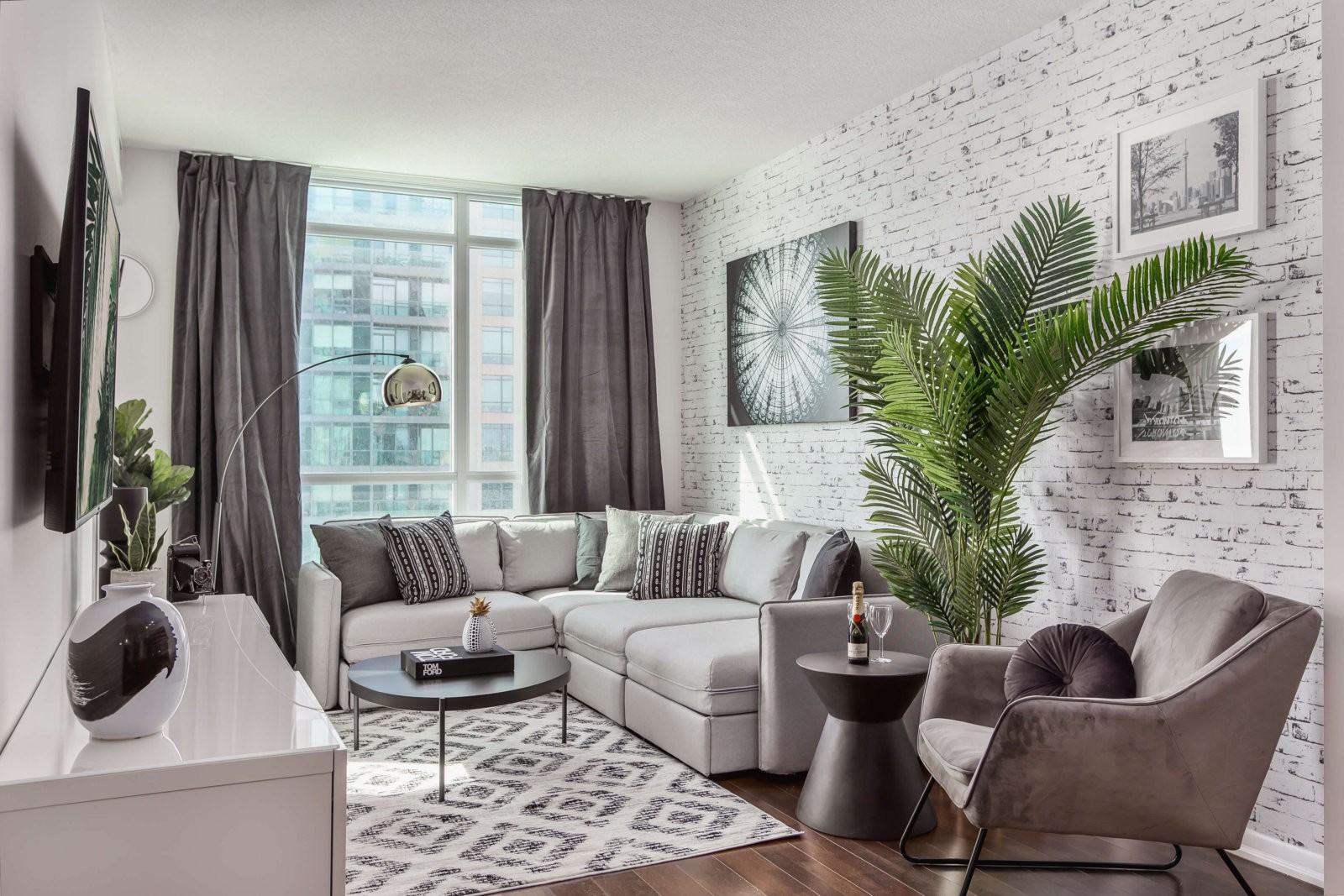 toronto airbnb condos