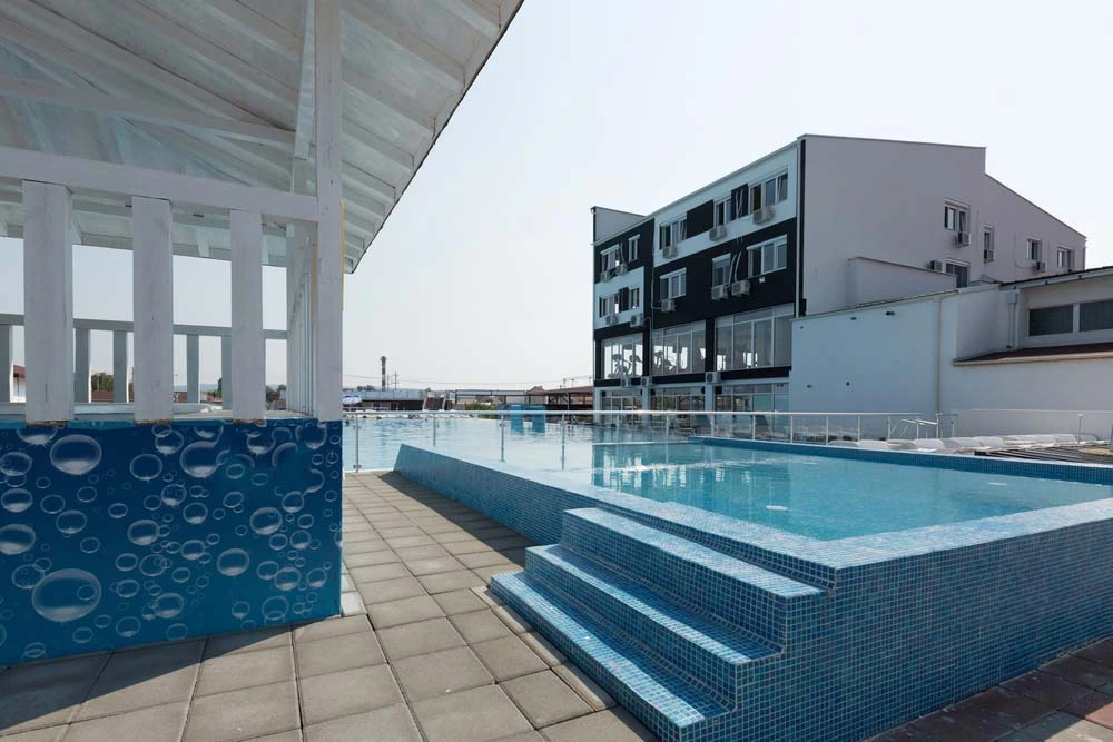 Amenities at 300 Front Street West Toronto including pool, gym, and lounge areas