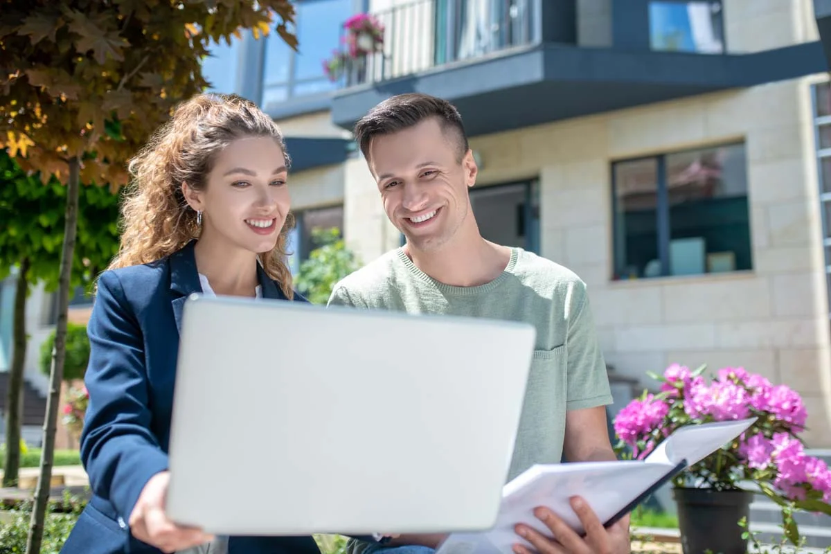 A homeowner receiving expert support and professional advice for their Airbnb management