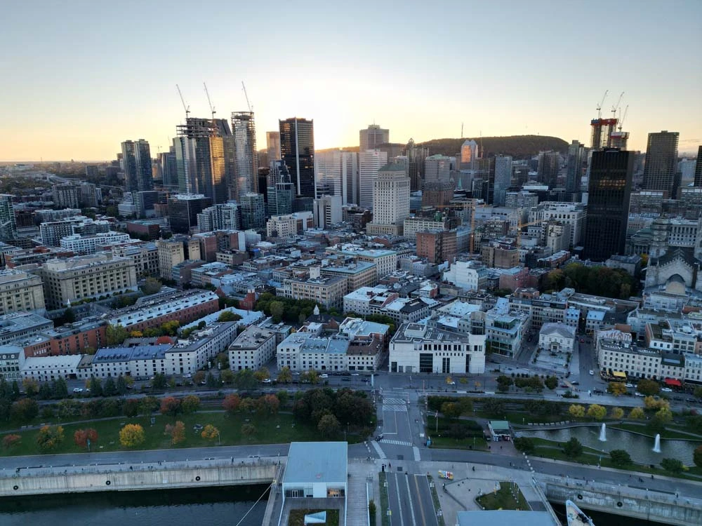 270 Wellington Street West Toronto – modern condo in downtown Entertainment District