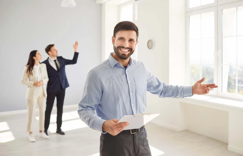 Airbnb property manager welcoming guests and explaining rental management services.
