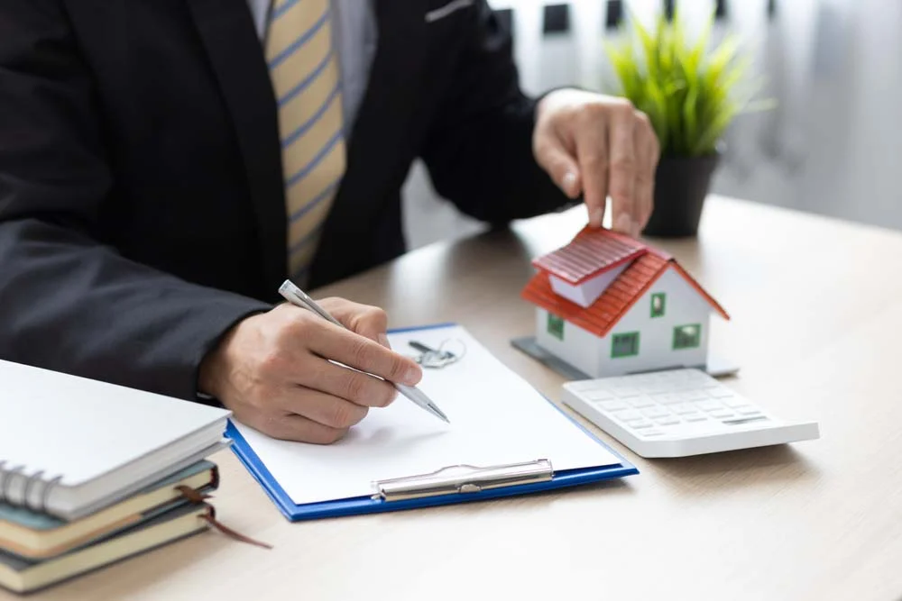 A clipboard with forms and a pen, symbolizing the necessary registration and LA short-term rental regulations for hosting an Airbnb in Los Angeles
