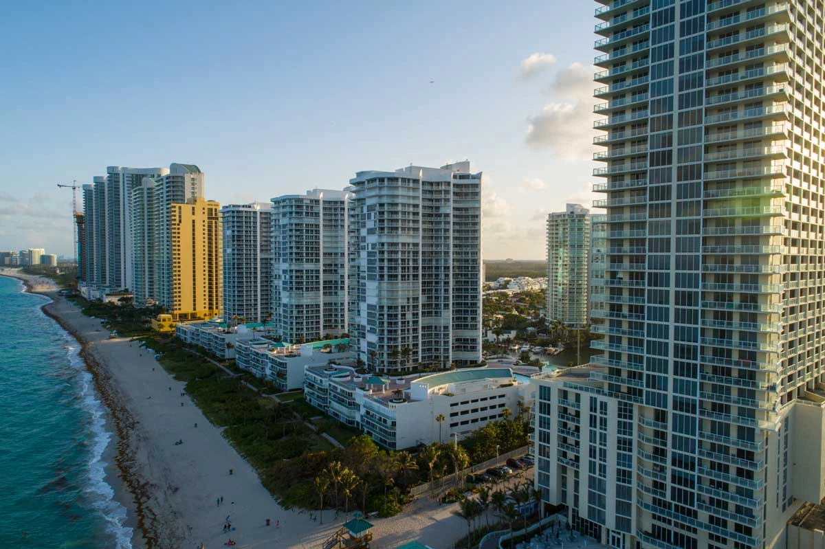 Discover-the-best-condo-Sunny-Isles-for-Airbnb-rentals-with-Guestable,-featuring-ocean-views,-luxury-amenities,-and-top-vacation-rental-management-services