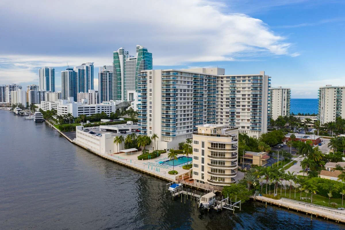 Modern high-rise luxury condos in Hollywood Florida for short-term rental investment