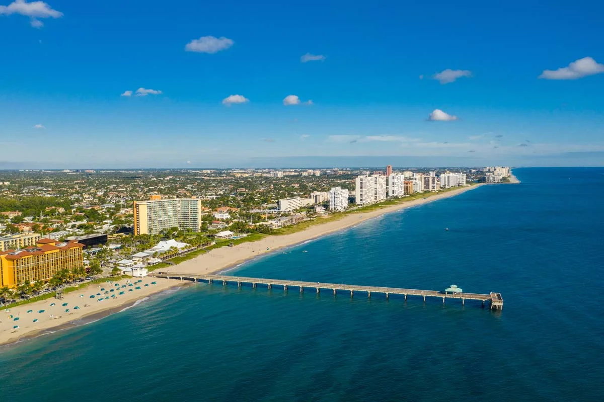 Scenic wide-angle view of the Deerfield Beach coastline
