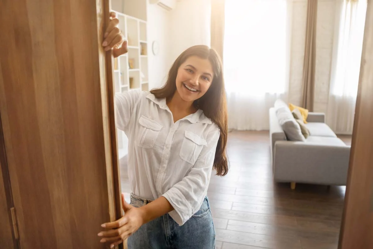 Professional vacation rental manager showing a clean apartment setup to maximize ROI for Airbnb property management