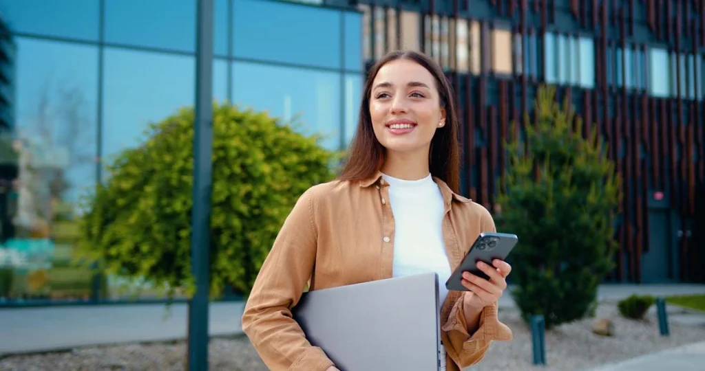 Property manager using a smartphone to manage avacation rental booking