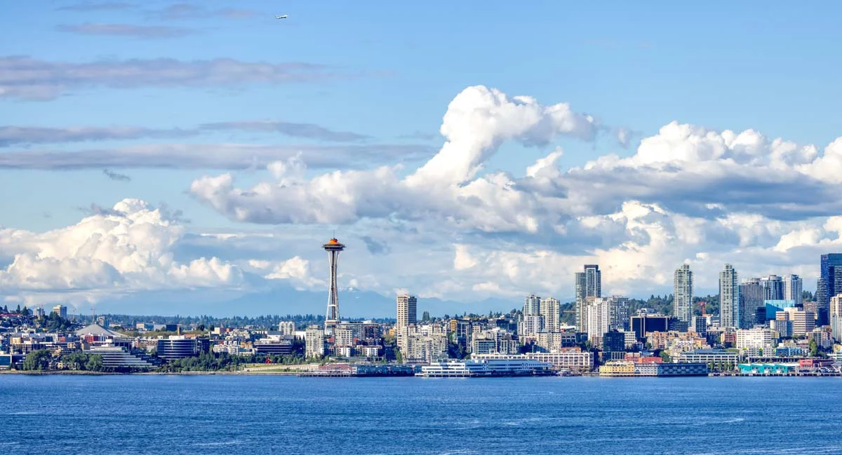 Scenic view of Seattle waterfront and skyline